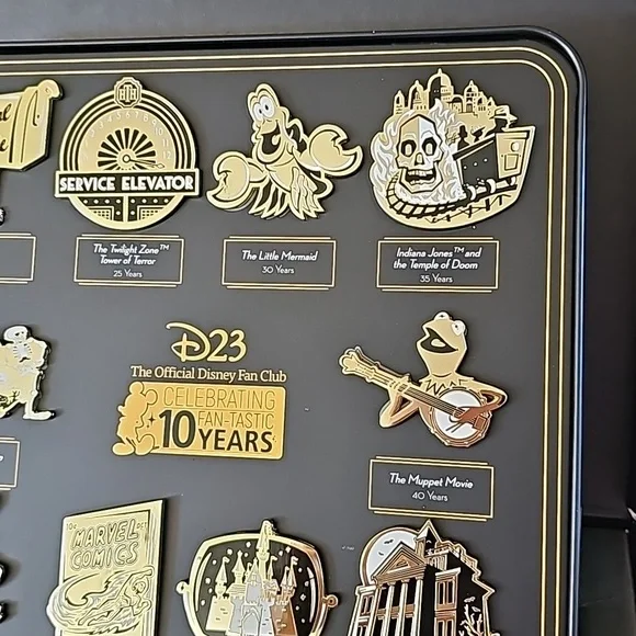 D23 10 Year Anniversary pin set 2019 - Picture 5 of 6